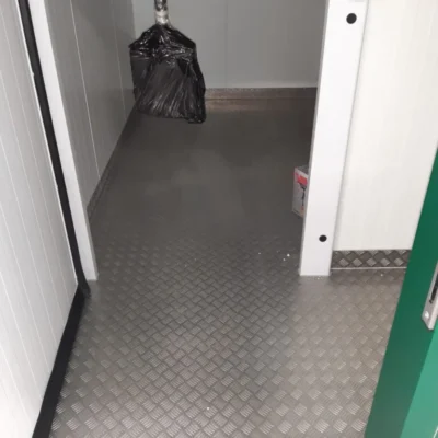 container with anteroom 4x2 8